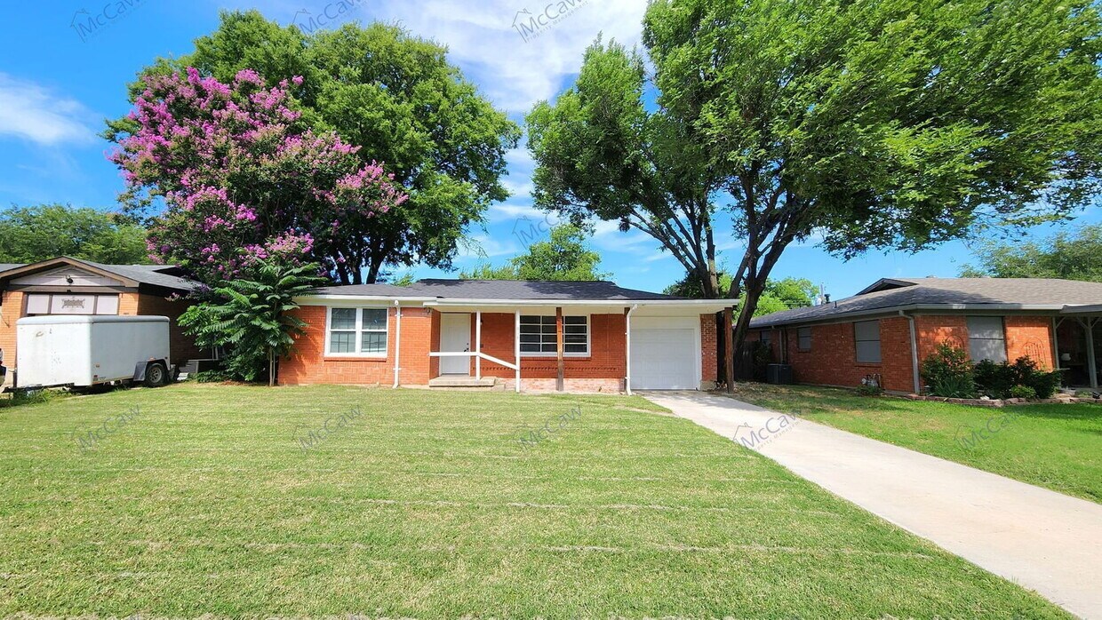 Foto principal - 816 Sandell Dr