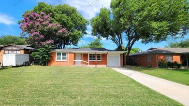 Building Photo - 816 Sandell Dr