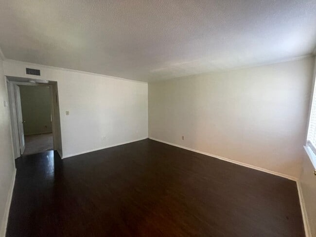 Building Photo - Perfect One Bedroom by Silas Creek