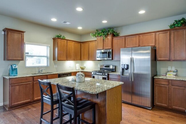 Building Photo - 1523 Sunbeam Dr