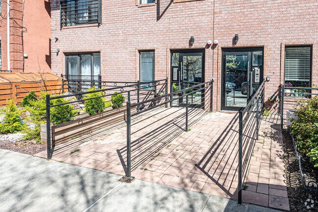 Entrance - 199-201 Chauncey St
