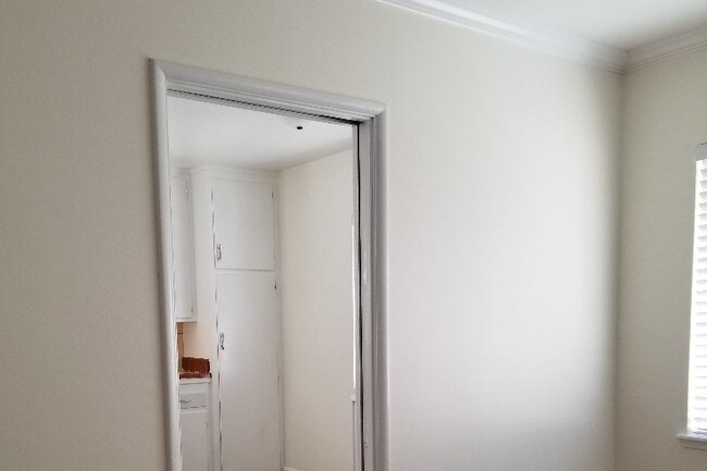 Entrance to Kitchen - 3333 Glenhurst Ave