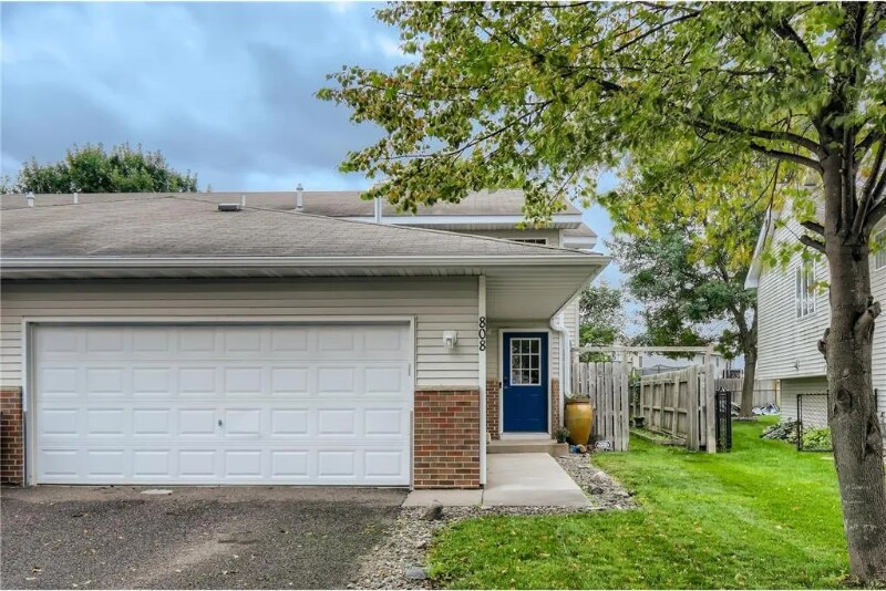 Foto principal - 808 Whiskey Rd SW