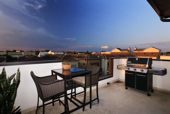 Foto del edificio - 5210 Rose St