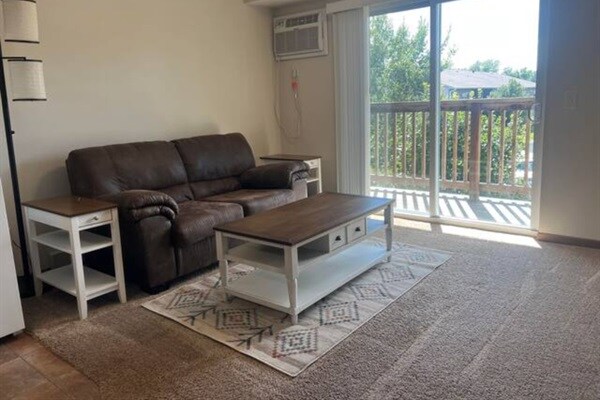 Foto principal - 1624 S Doodler Dr