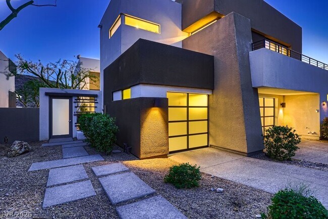 Building Photo - 917 Vegas View Dr