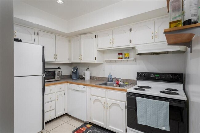 Building Photo - 307 Adair St