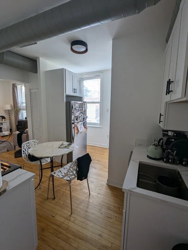 Foto del edificio - 1362 N Bosworth Ave
