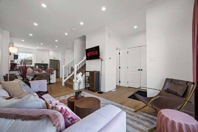 Building Photo - 11021-11155 155 St NW