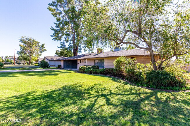 Foto del edificio - 1339 E Luke Ave