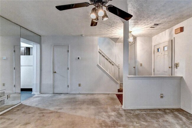 Foto del edificio - 3241 Shadow Walk Ln