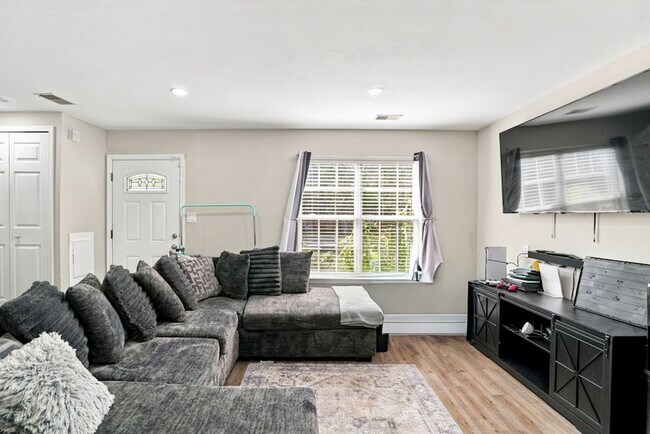 Foto del edificio - 4181 Bluebird Dr
