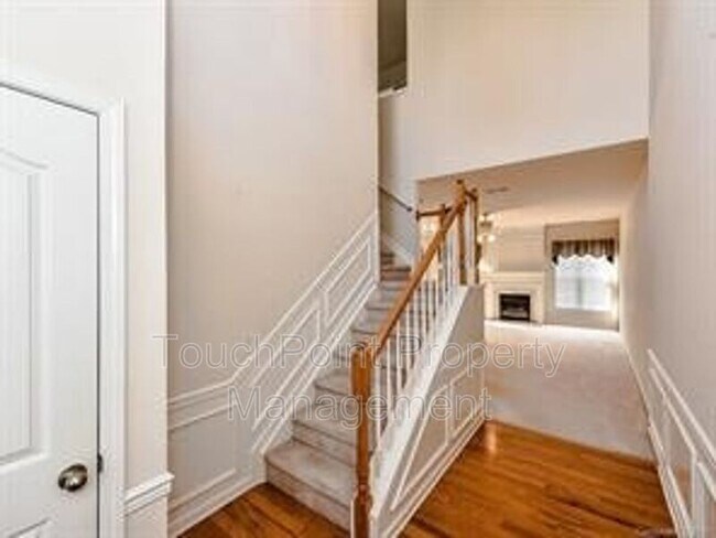 Foto del edificio - 9043 Mcalwaine Preserve Ave