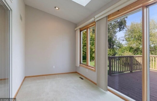 Building Photo - 520 Deer Ridge Ln S