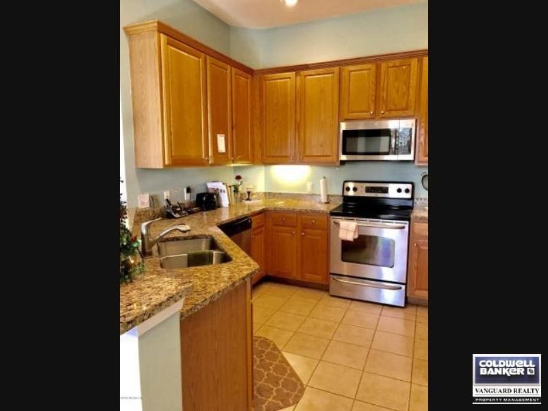 Building Photo - Furnished - Maintenance Free Living