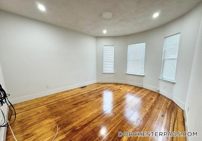 Foto del edificio - 10 Pond St