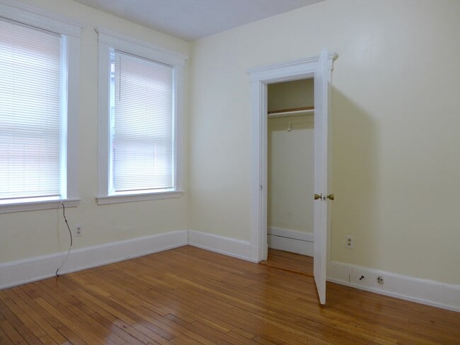 Building Photo - 458 Park Dr