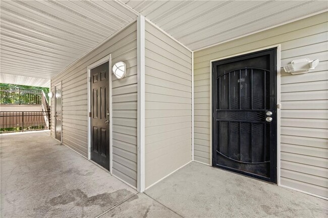 Building Photo - 9202 Fairington Ridge Cir