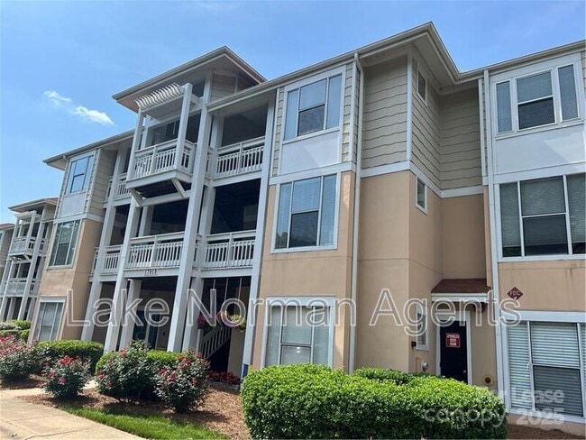 Photo - 17919 Kings Point Dr Apartment