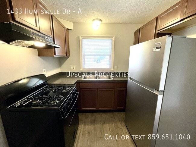 Building Photo - 1433 Huntsville Dr