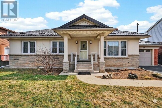 Photo du bâtiment - 42 Evergreen Ave