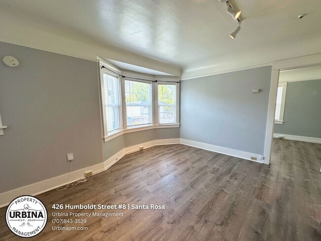 Building Photo - 1-Bedroom Apartment with Vintage Charm Nea...
