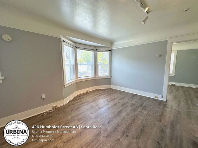 Foto del edificio - 1-Bedroom Apartment with Vintage Charm Nea...