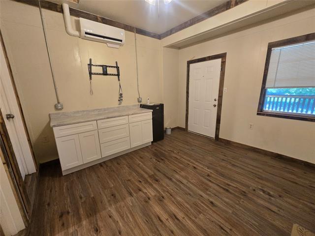 Foto principal - 217 E 3rd St
