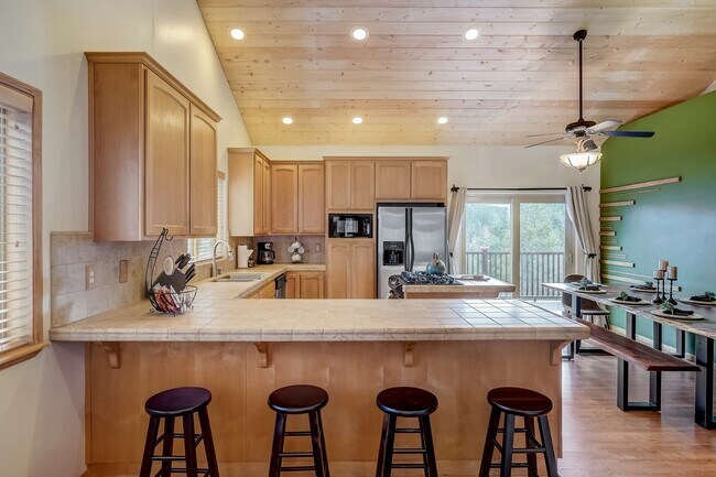 Building Photo - 26388 Thunderbird Dr