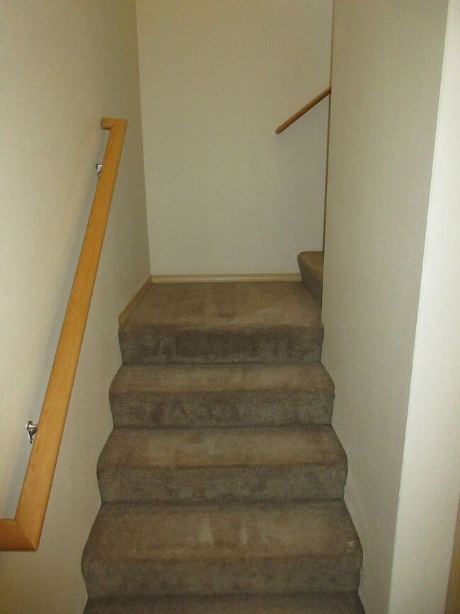 Foto del edificio - Large Three Bedroom Home, Landscaping Prov...