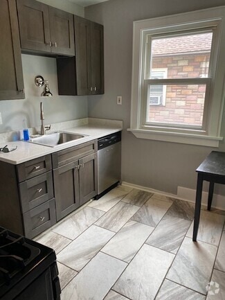 Building Photo - 43 Westview Ter