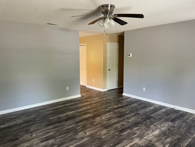 Building Photo - 3 Bedroom 2 Bath house in Boiling Springs with Workshop/Garage