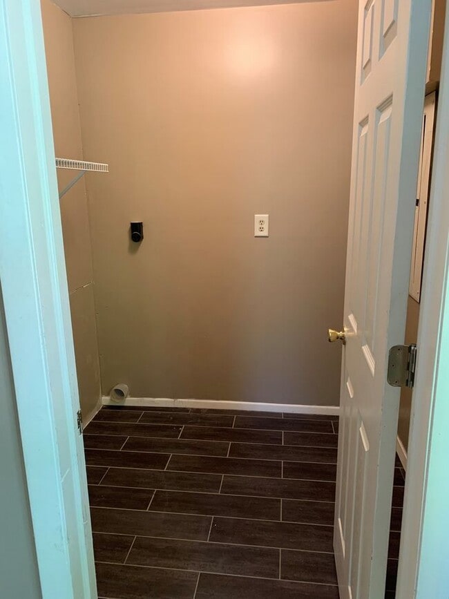 Building Photo - 1361 Finch Ln