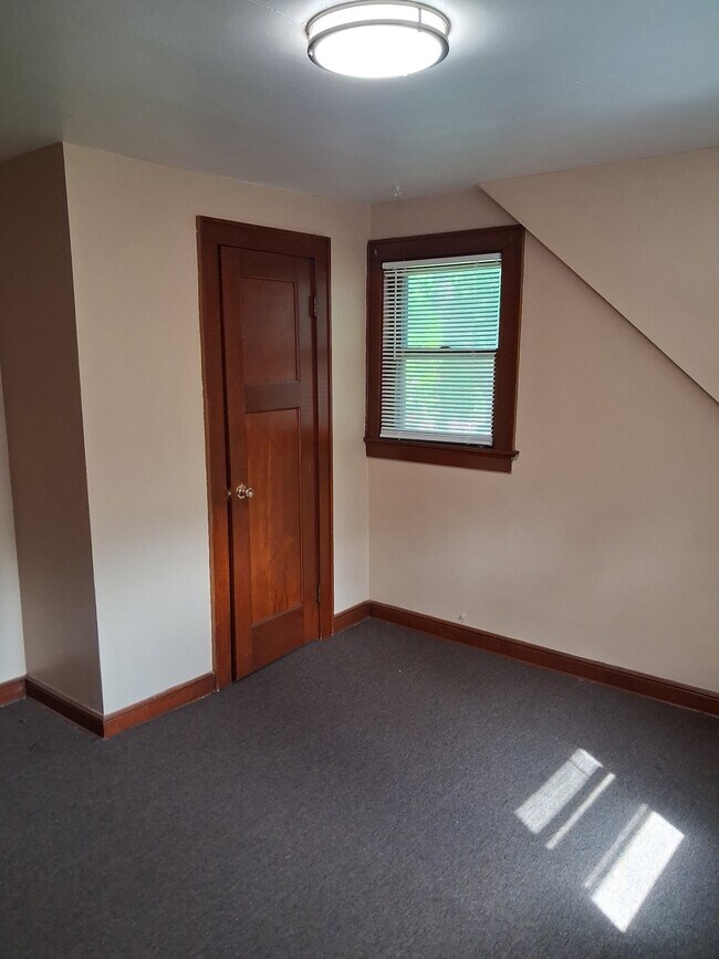 Building Photo - 2813 W Bobolink Ave