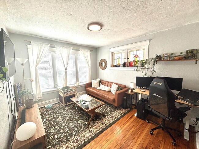 Foto del edificio - 5331 Bancroft Ave