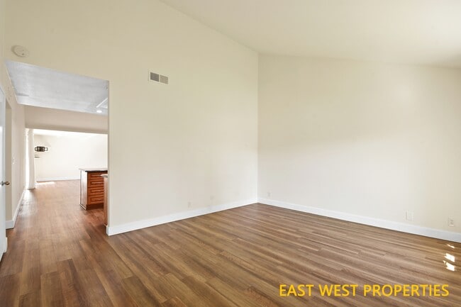 Foto del edificio - 5012 Greencap Ave