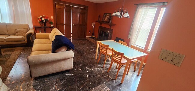 Foto del edificio - 5315 Amity Springs Dr