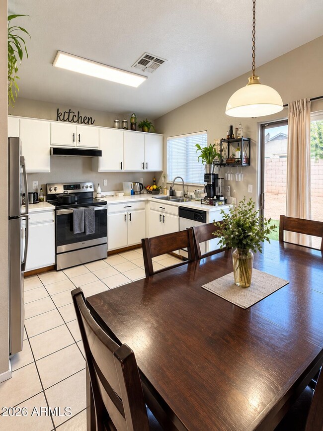 Building Photo - 8634 W Mariposa Dr