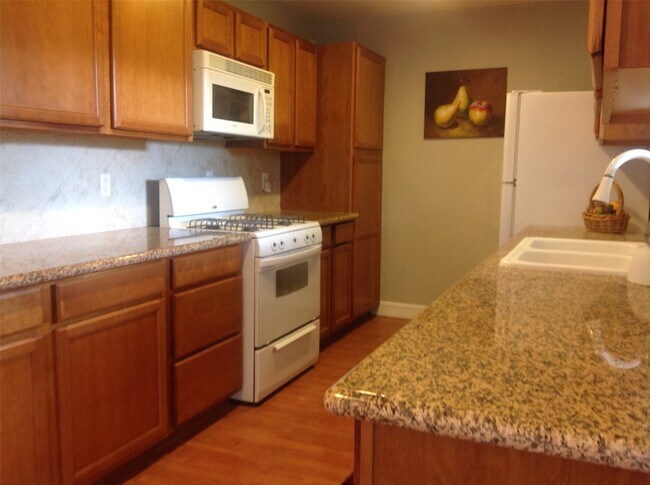 Foto del edificio - 7427 Tanager St