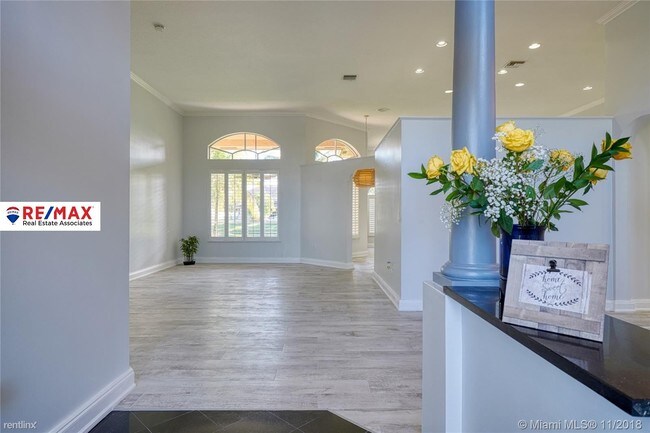 Foto del edificio - 4 br, 3 bath House - 1800 NW 140th Ter
