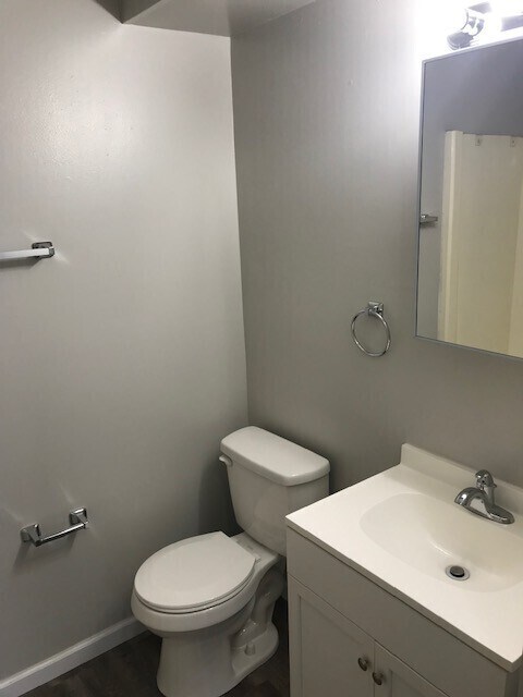 Building Photo - Cute Renovated 1 Bedroom Apartment with Patio