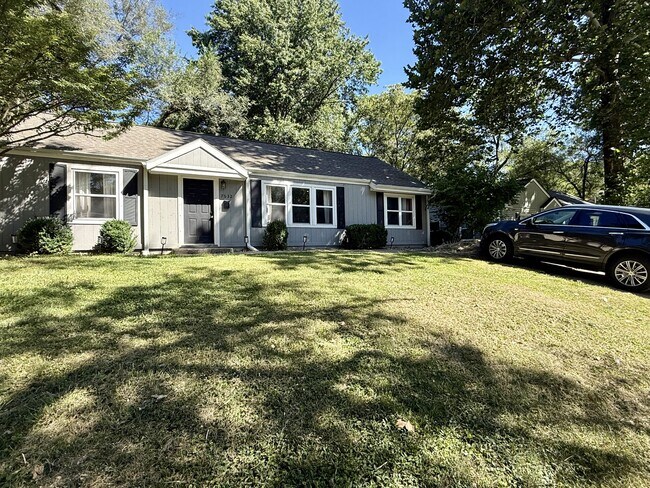 Building Photo - 7632 Rainbow Dr