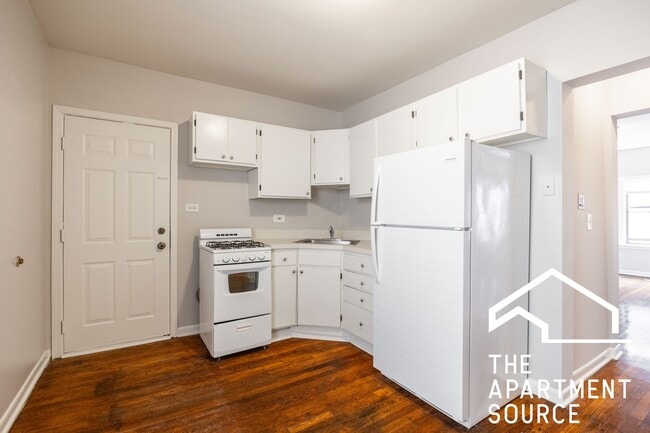 Building Photo - 5748 N Winthrop Ave
