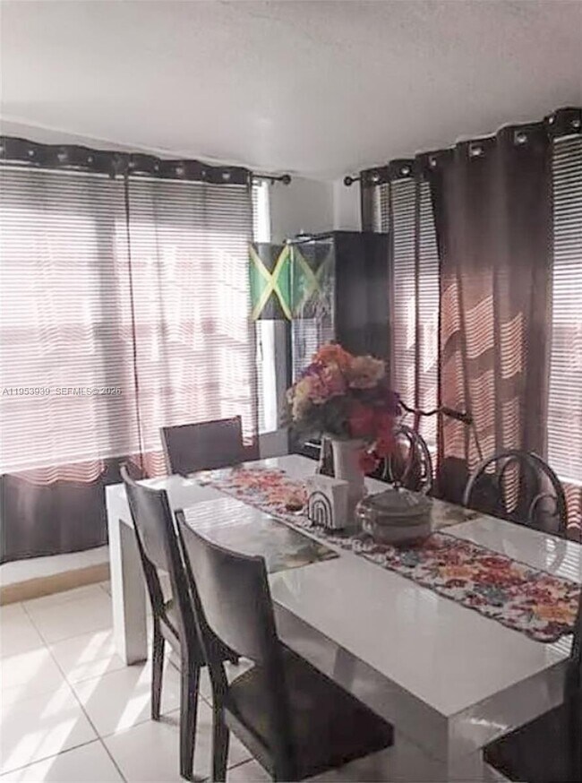 Foto del edificio - 1530 NW 11th Ct