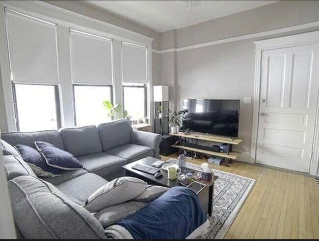 Foto del edificio - 2117 N Kedzie Blvd