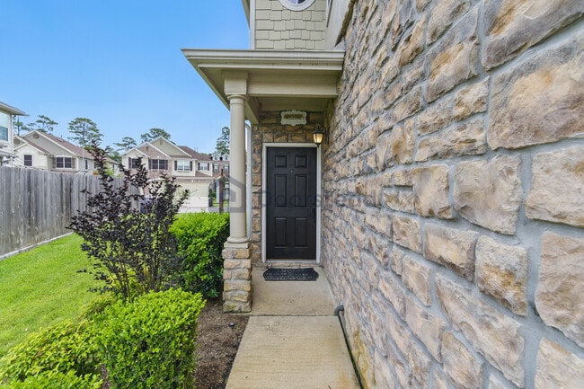 Building Photo - 16030 Summerville Lake Dr