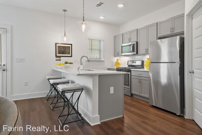 Building Photo - 2 br, 2.5 bath House - 4161 Brevard Blvd