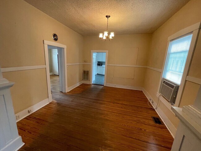 Building Photo - Pensacola - East Hill - 2 Bedroom, 1 Bathroom