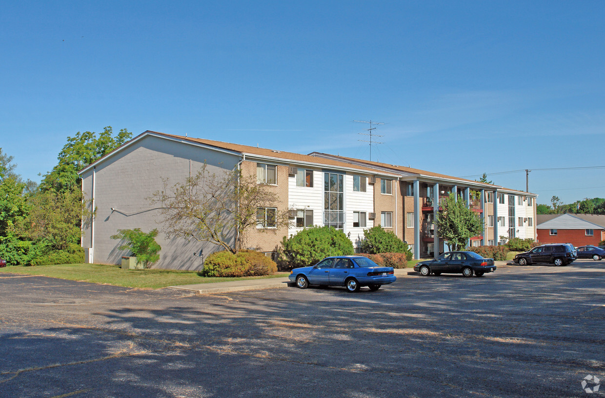 Building Photo - 1350 Devon Ave