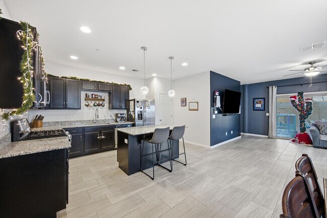 Foto del edificio - 21359 W Alvarado Rd